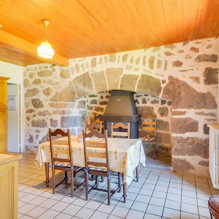 Holiday home Beautiful In The Parc Des Volcans D Auvergne *