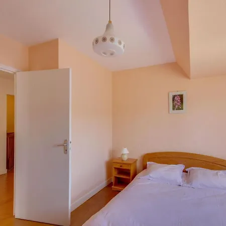 Holiday home Beautiful In The Parc Des Volcans D Auvergne *