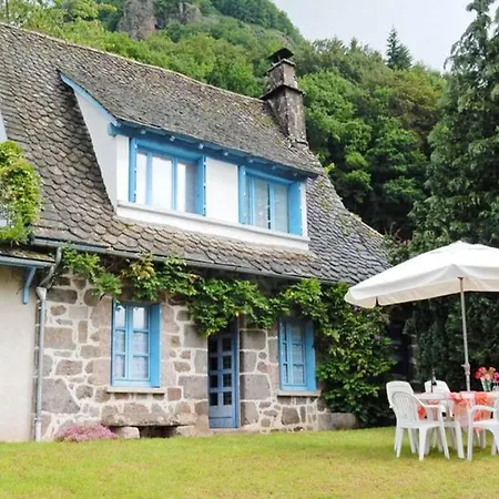 Beautiful In The Parc Des Volcans D Auvergne Holiday home Vic-sur-Cere