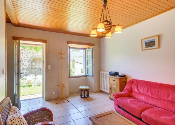 Family Nest Vic-sur-Cère